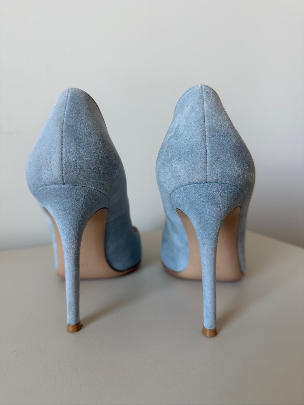 Gianvito Rossi Sky Blue Suede Pointed-Toe Pumps - Picture 4 of 8